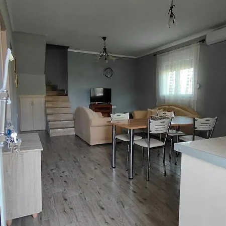 γιώργος και εύα Apartment Kariani